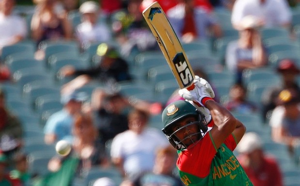 Bangladesh's+batsman+Mohammad+Mahmudullah+hits+four+runs