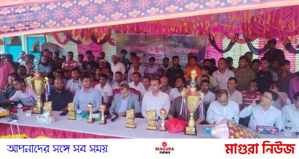 শালিখায় আট দলীয় ফুটবল টুর্ণামেন্ট এর ফাইনাল ম্যাচ অনুষ্ঠিত আড়পাড়া বাজার বণিক সমিতি চ্যাম্পিয়ন